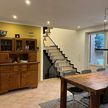 Aussergewoehnliches Haus Mit Sauna, Kamin Und Garten